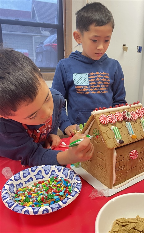 Kids Gingerbread House Decorating- Event Gallery image 1